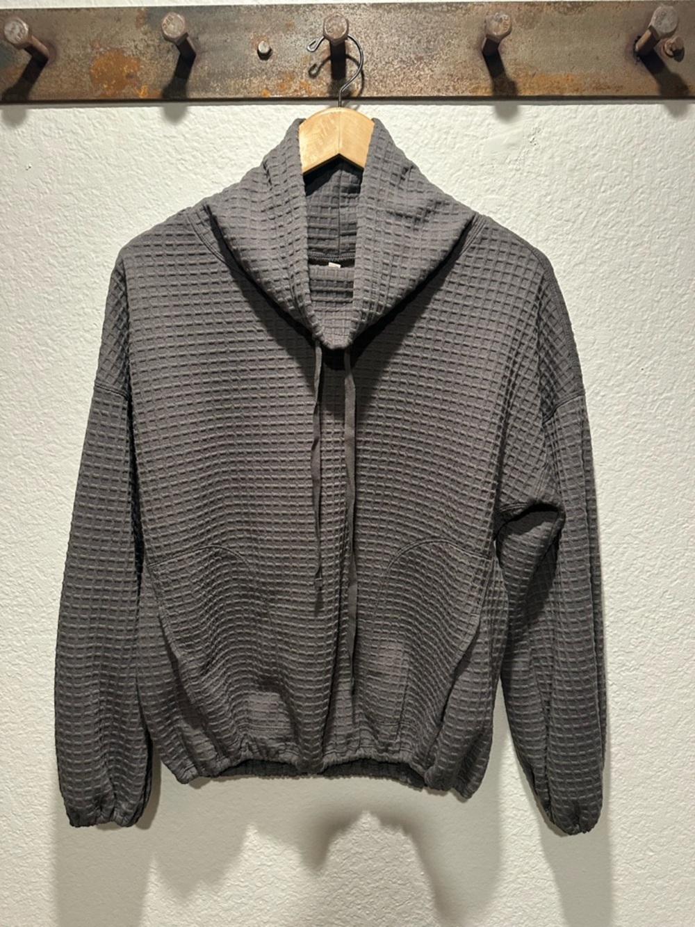 Max Studio Nordstrom Charcoal Gray Waffle-Knit Pullover - Picture 3 of 13